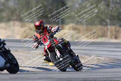 media/Dec-01-2025-Moto Forza (Mon) [[2daa91e15f]]/3-Beginner Group/Session 3 (Turn 3)/